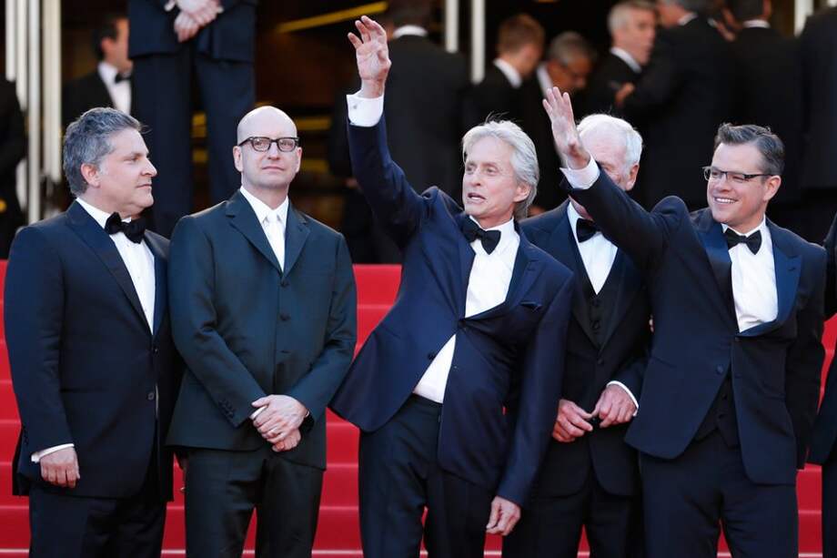 El productor Jerry Weintraub, los actors Michael Douglas, Matt Damon, y el director Steven Soderbergh estrenan "Behind the Candelabra" en Cannes.