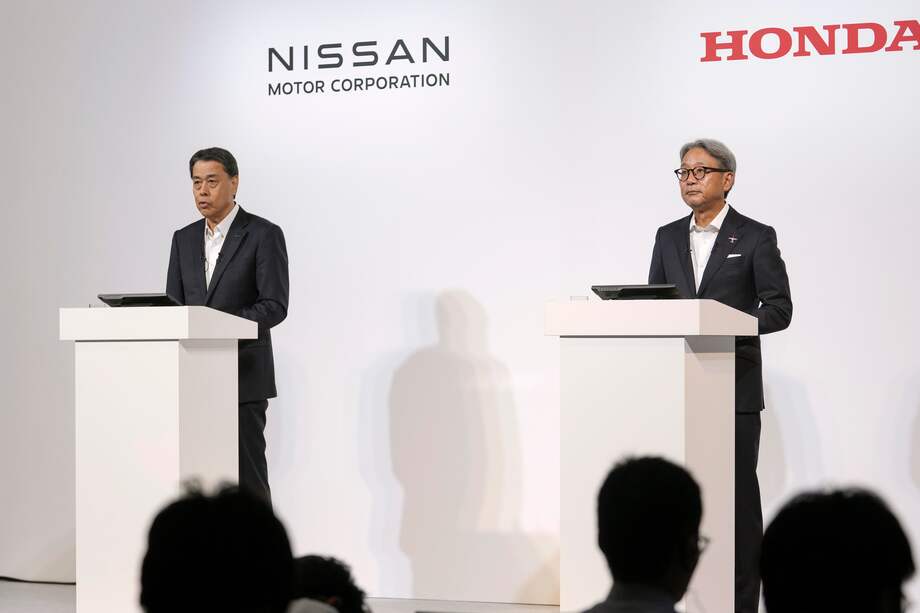 Makoto Uchida, CEO de Nissan, y Toshihiro Mibe, CEO de Honda.