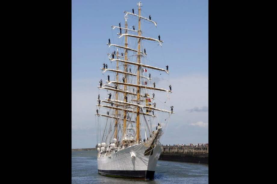 Fotografía de archivo del buque escuela argentino "Libertad" / EFE