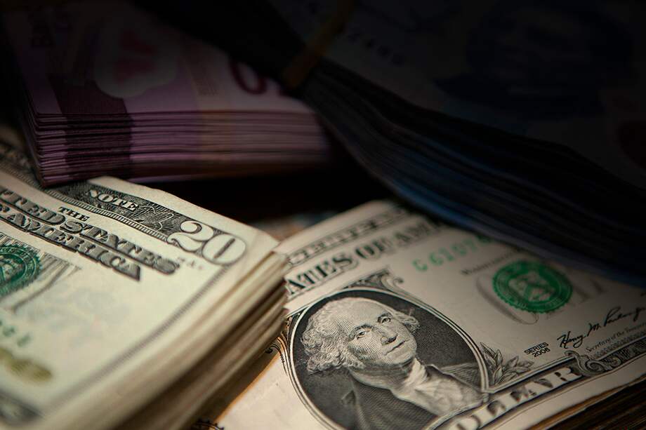 El dólar alto puede tener un impacto sobre la inflación, debido a que la nueva canasta familiar tiene un mayor componente de productos importados. / Bloomberg.