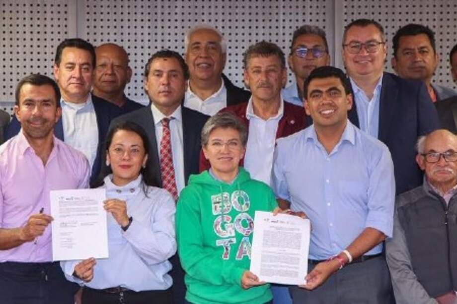 Claudia López anunció la firma del convenio que extiende por 5 meses las condiciones actuales del transporte público en el corredor Soacha-Bogotá.