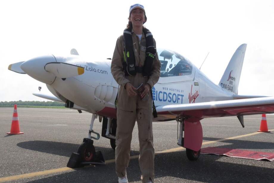 En el país también visitará Tumaco y Cali. El sábado descansará y el domingo retomará su travesía para convertirse en la mujer más joven en darle la vuelta al mundo en solitario.