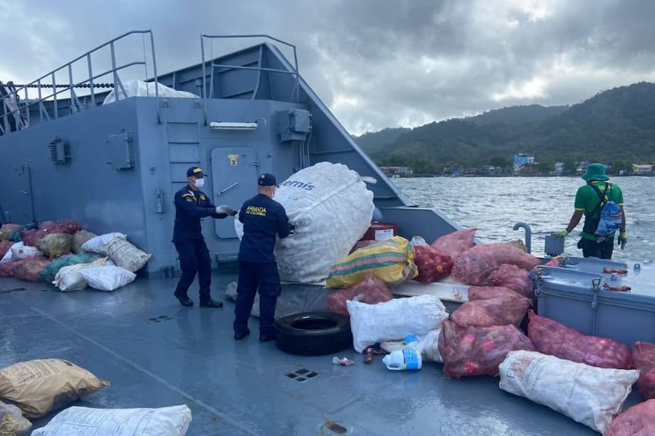 La Institución Naval desplazó hasta el corregimiento una de sus unidades a flote en la cual se evacuaron materiales.