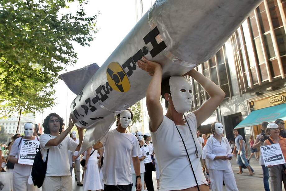 Actos convocados por la Marcha Mundial para la Paz y la No Violencia en 2009 para conmemorar el 64 aniversario del lanzamiento de la bomba atómica en Hiroshima y exigir el desarme nuclear a nivel mundial