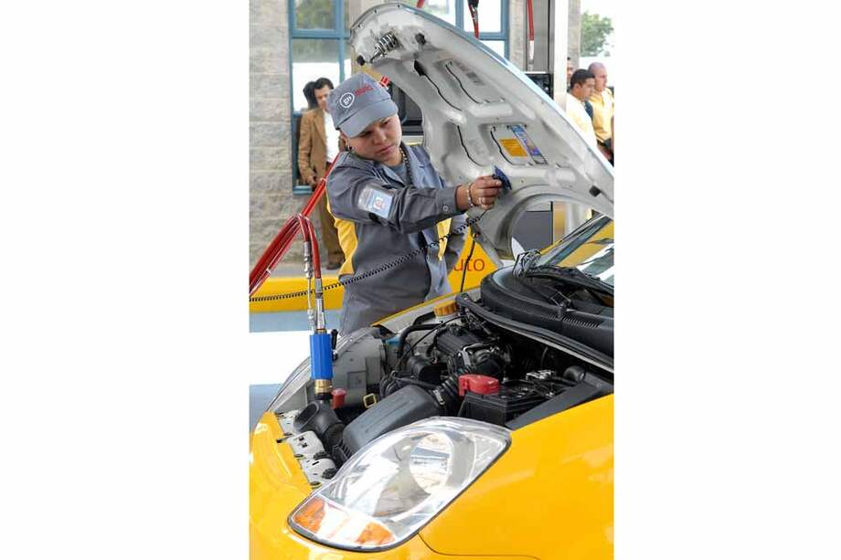 En Bogotá hay 143.231 automotores convertidos a gas natural vehicular, según cuentas de las autoridades. / Archivo