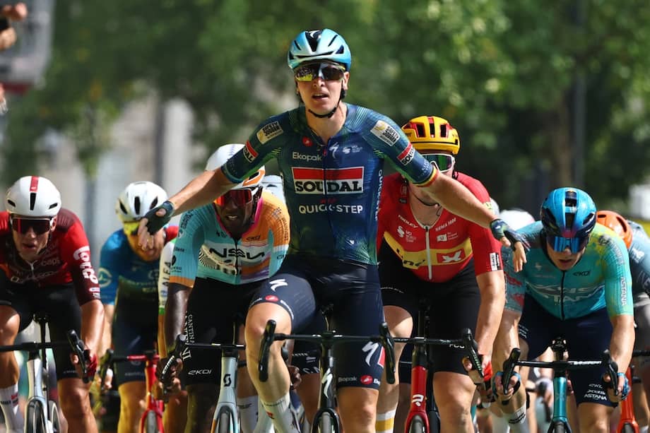 El ciclista belga Tim Merlier celebra su victoria en la séptima etapa del Tour de Francia.