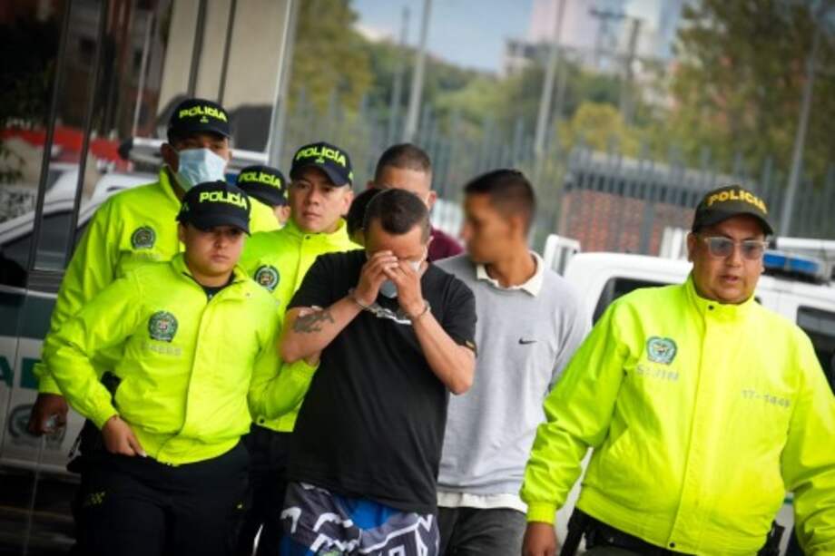 Captura de los integrantes de la banda delicuencial Los Dados, quienes se hacían pasar por trabajadores de empresas de servicios públicos para ingresar a las viviendas de sus víctimas y robar elementos de valor.