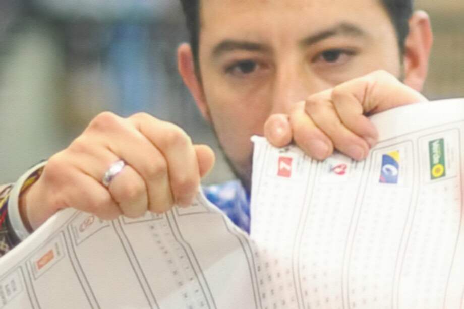 Más votos que votantes y formularios sin firmas coincidentes de jurados y sin firmas de testigos son algunas de las irregularidades en Vichada. / Cristian Garavito - El Espectador