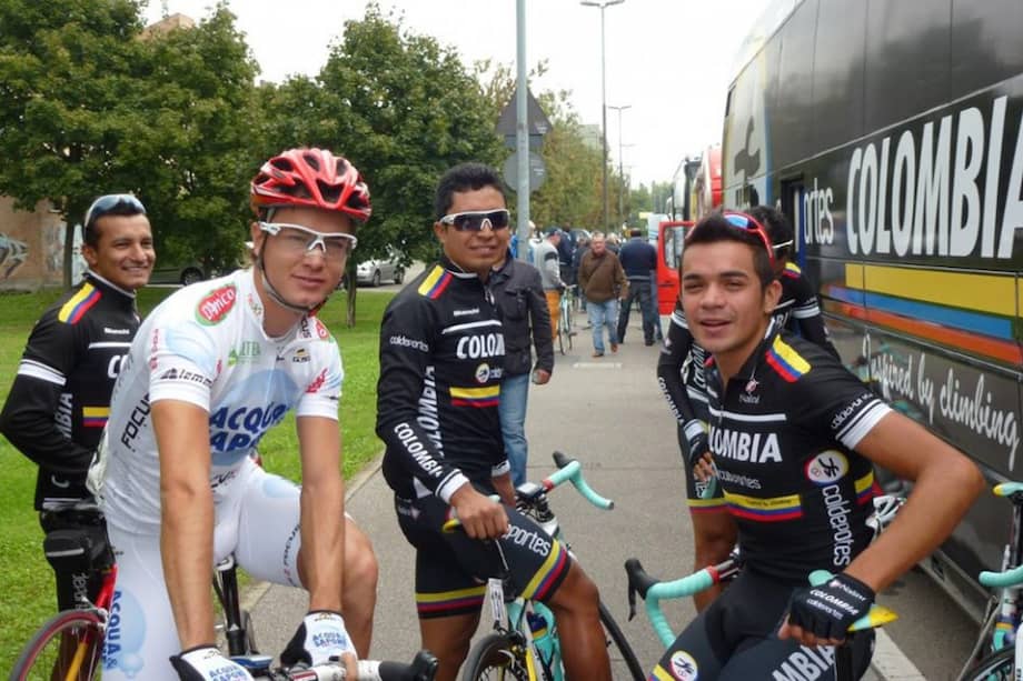 Carlos Betancur (de blanco).