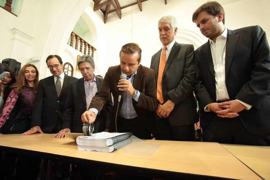 El pasado 29 de abril el alcalde Enrique Peñalosa radicó el proyecto de Plan de Desarrollo en el Concejo. / Archivo - El Espectador