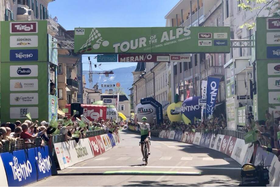 Ben O'Connor, ganador de la tercera etapa del Tour de los Alpes. / @Tourof_TheAlps