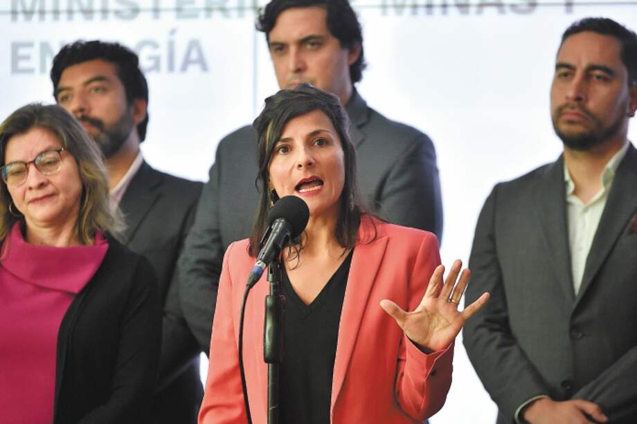 La ministra de Minas y Energía, Irene Vélez (centro), ha estado en el ojo del huracán por sus declaraciones sobre la transición energética. / Jose Vargas