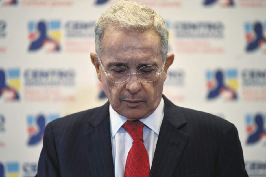 "En cualquier trabajo, todas estas reseñas tan negativas llevarían a un llamado de atención, una sanción o incluso una renuncia. Por respeto a uno mismo, al cargo que ostenta y al país al que dice servirle" - Juan Carlos Rincón Escalante.