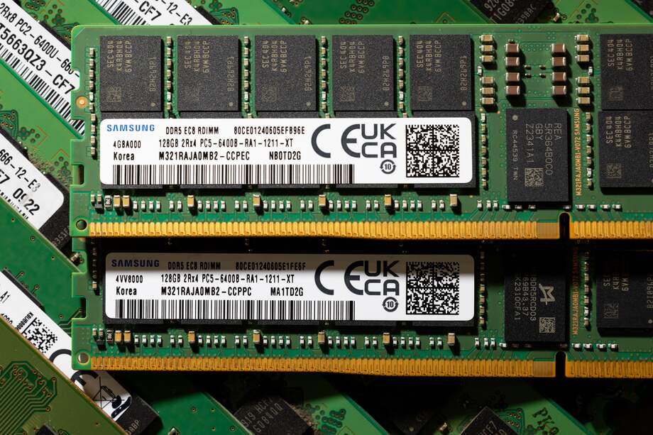 Samsung Electronics Co. 32GB DDR5 128GB RDIMM, high-capacity DDR5 DRAM modules, arranged in Seoul, South Korea, on Thursday, April 4, 2024. Photographer: SeongJoon Cho/Bloomberg