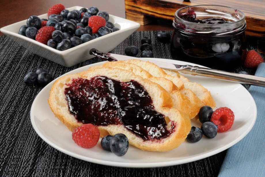 Esta receta puedes disfrutarla con un acompañamiento muy crocante.