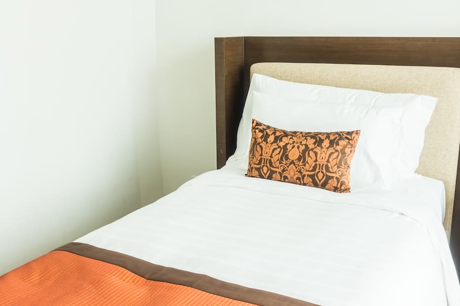 Decorar la cama no solo es dejarla bien tendida, hay claves interesantes para darle un aspecto de elegancia y orden, aquí telas compartimos