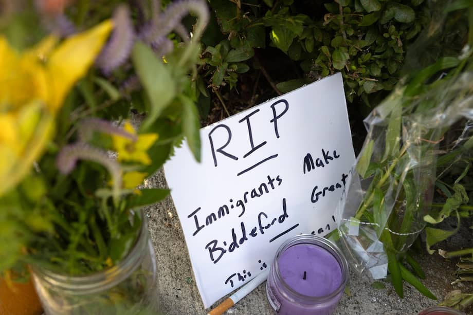 Un memorial tras el asesinato de un migrante colombiano en el estado de Maine (Estados Unidos).