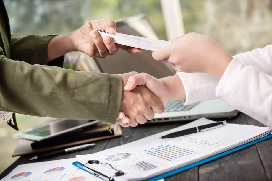 El alto tribunal determinó la protección a la que tienen derecho los pensionados, “cuando las administradoras de fondos de pensiones incumplieron su obligación legal de suministrar información suficiente, veraz, clara y oportuna al momento del traslado de régimen”.