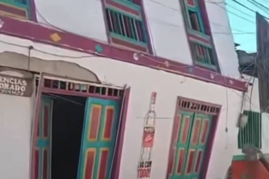 Imagen de un video de redes sociales que muestra el estado de las estructuras en El Cairo, Valle del Cauca, tras el terremoto.