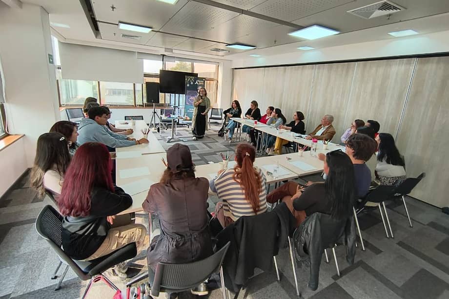 El concurso, pensado para mujeres de Bogotá y que cuneta con el respaldo de la Casa de Poesía Silva, premiará poemas inéditos y publicará una antología con 50 textos seleccionados.