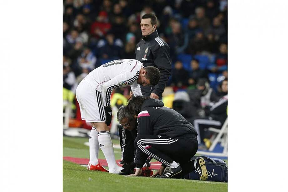 James Rodríguez salió lesionado del partido contra Sevilla. Foto: AFP