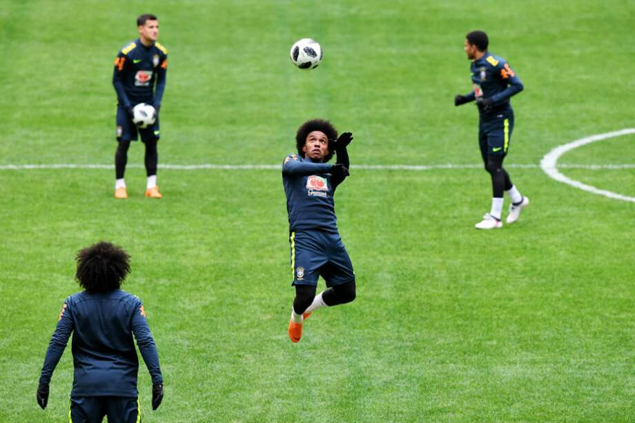 William (centro) es una de las fichas inamovibles en el equipo de Tité. / AFP