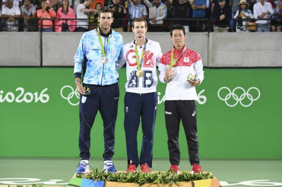 Podio olímpico del tenis masculino: el argentino Juan Martín del Potro (plata), el británico Andy Murray (oro) y el japonés Kei Nishikori (bronce). / AFP
