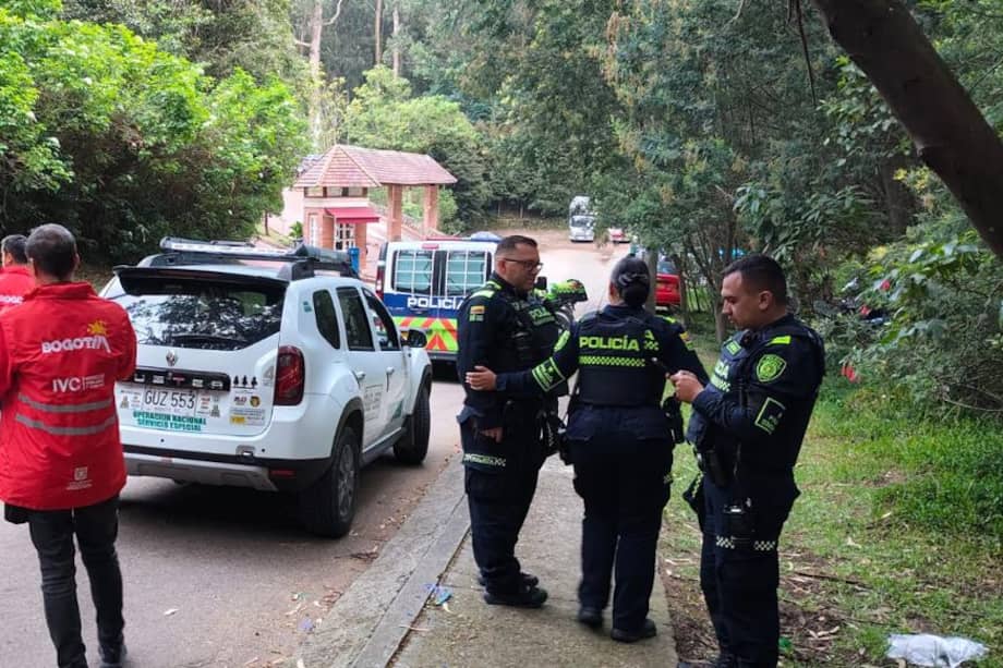 Autoridades en el predio donde se iba a realizar la fiesta ilegal.