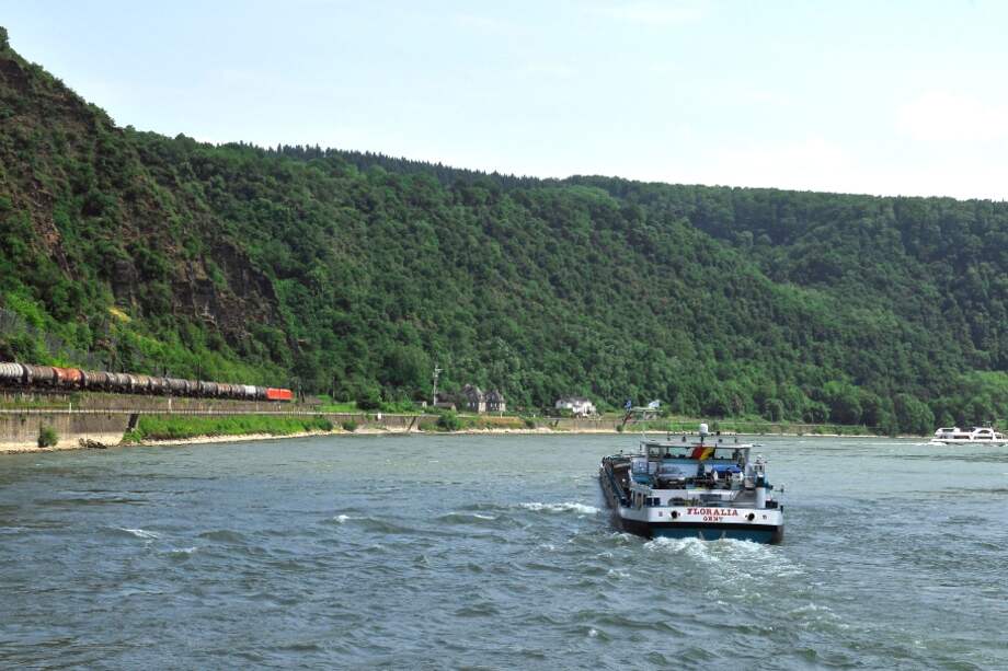 Esta es parte de la ribera del Río Rin en Alemania, en donde habría desparecido María Sánchez. (Imagen de referencia)