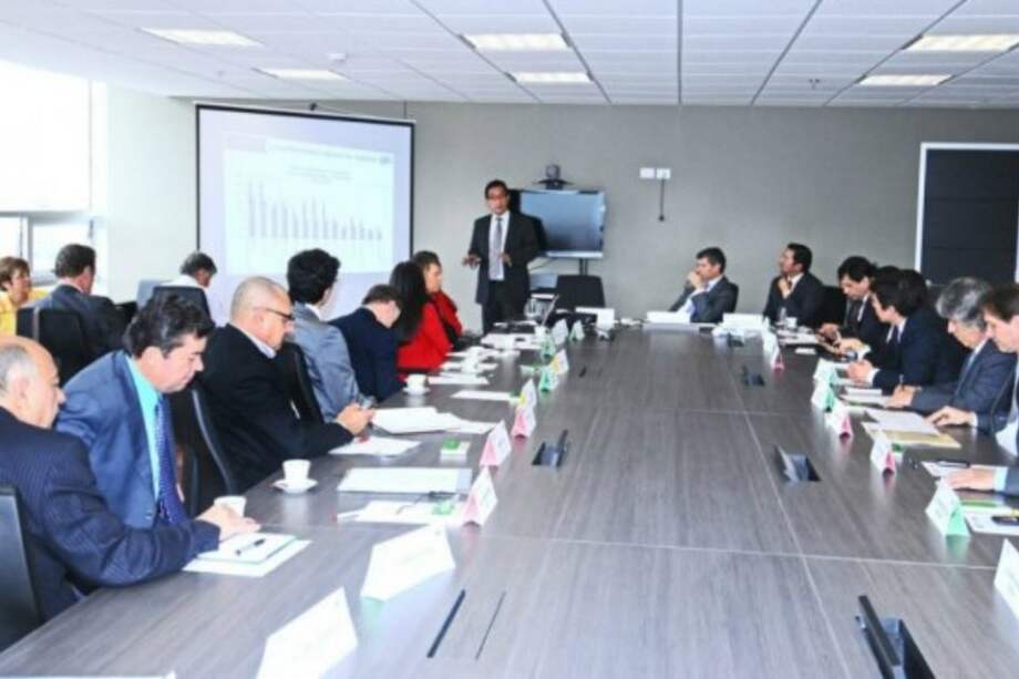 Sin definir salario mínimo: trabajadores piden 6% y empresarios proponen 3,8%