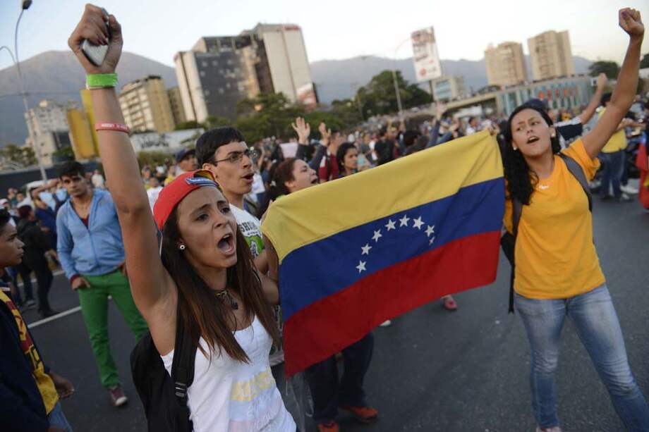 Estudiantes volvieron a salir a las calles de varios estados venezolanos para protestar contra la violencia. / AFP