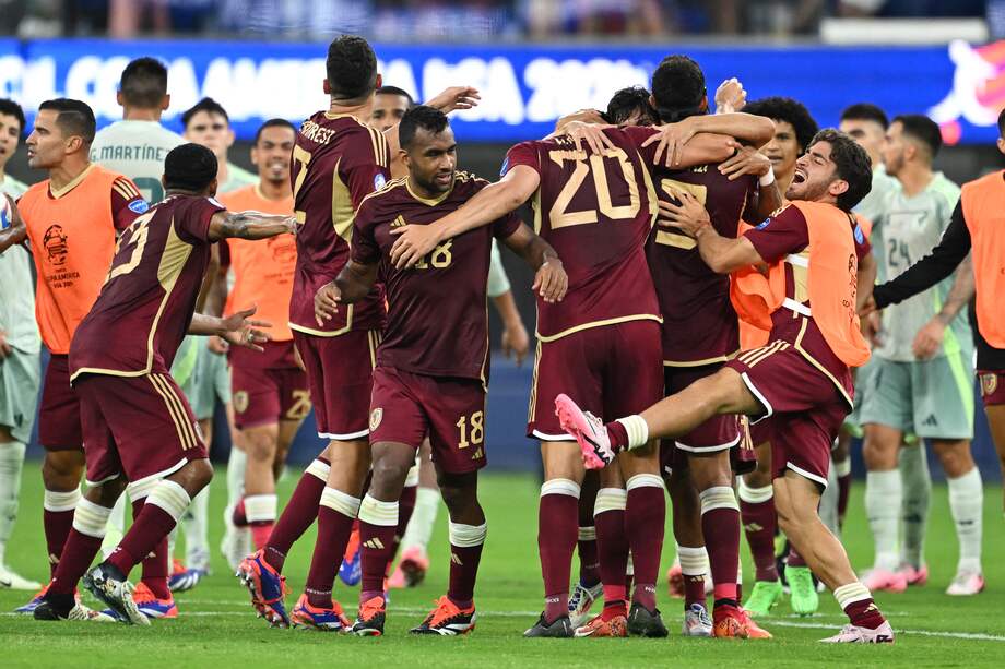 Los jugadores de Venezuela celebran tras ganar el partido del grupo B de la Copa América Conmebol 2024 contra México.