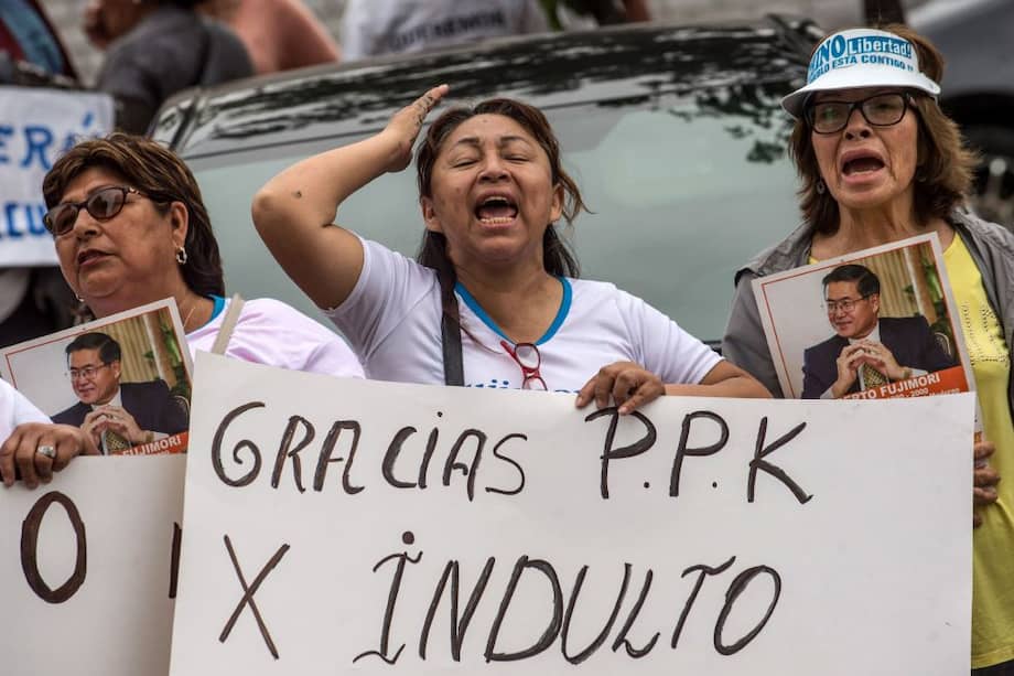 El 58 % de los encuestados aseguró estar de acuerdo con el indulto porque Fujimori "está muy enfermo" / AFP