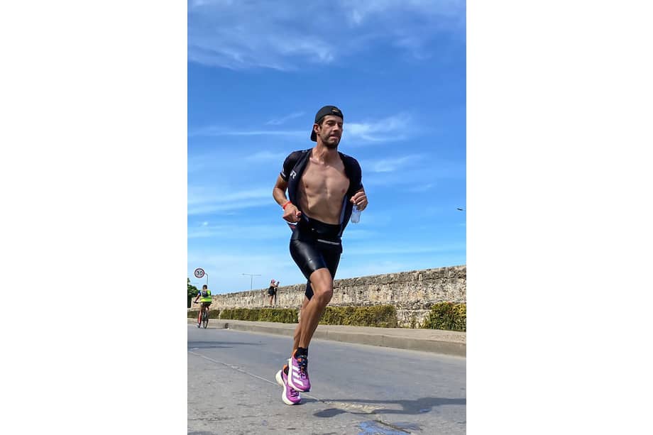 El colombiano Eduardo Acevedo van Arcken en Iron Man Cartagena 70.3, 2022.