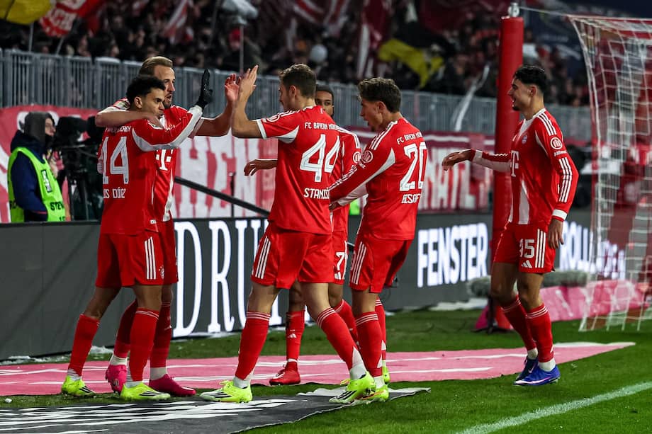 Luis Díaz marcó, asistió y fue la gran figura de la demoledora victoria de Bayern Múnich sobre Wolfsburgo en Bundesliga.