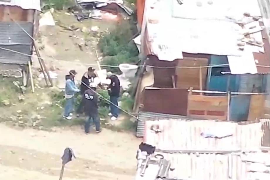 Durante el operativo, la Policía incautó 70 cápsulas de bazuco y dinero en efectivo que, al parecer, provenía de la venta de estupefacientes.
