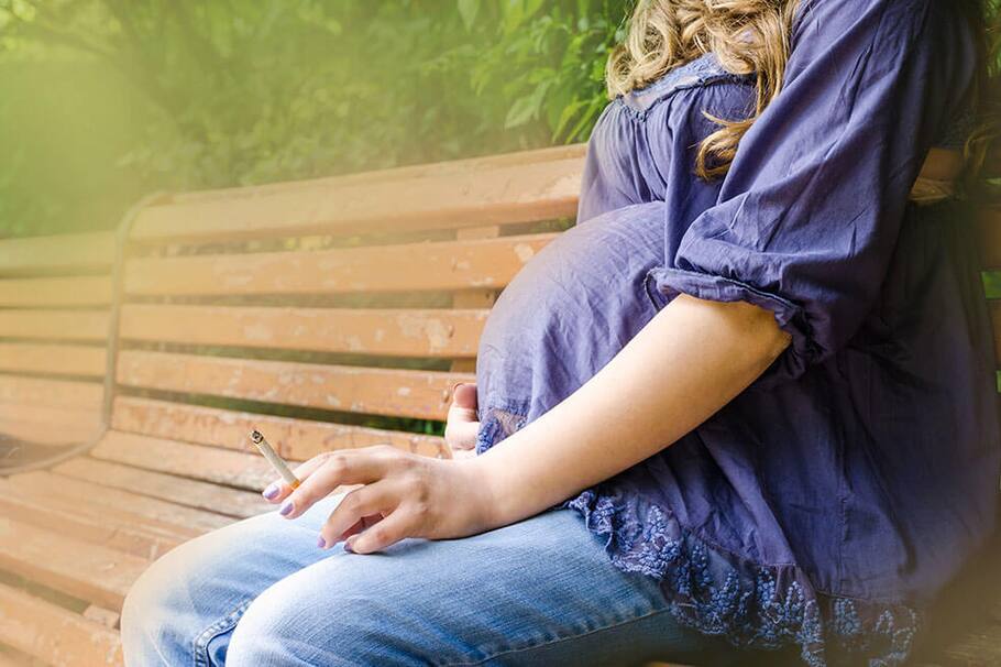 Fumar durante el embarazo puede dañar a futuro la fertilidad de la hija