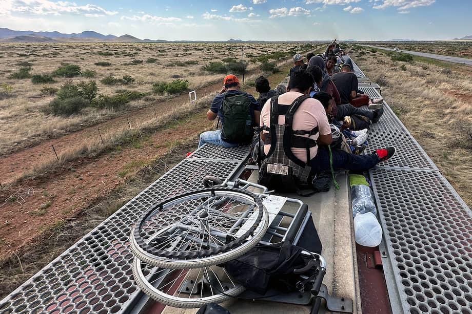 La frontera norte de México refleja la nueva crisis humanitaria que vive el país ante una nueva oleada migratoria, que ha derivado en suspensiones de trenes de carga por accidentes con migrantes, protestas y el choque de extranjeros con autoridades mexicanas y estadounidenses.