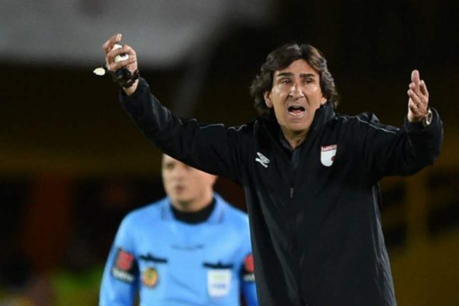 Gustavo Costas está enfocado en llevar a Santa Fe al título de la Copa Bridgestone Libertadores de América. / AFP