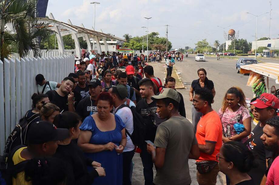 Más de 240.000 cubanos fueron procesados por funcionarios fronterizos de EE. UU. en 2022.