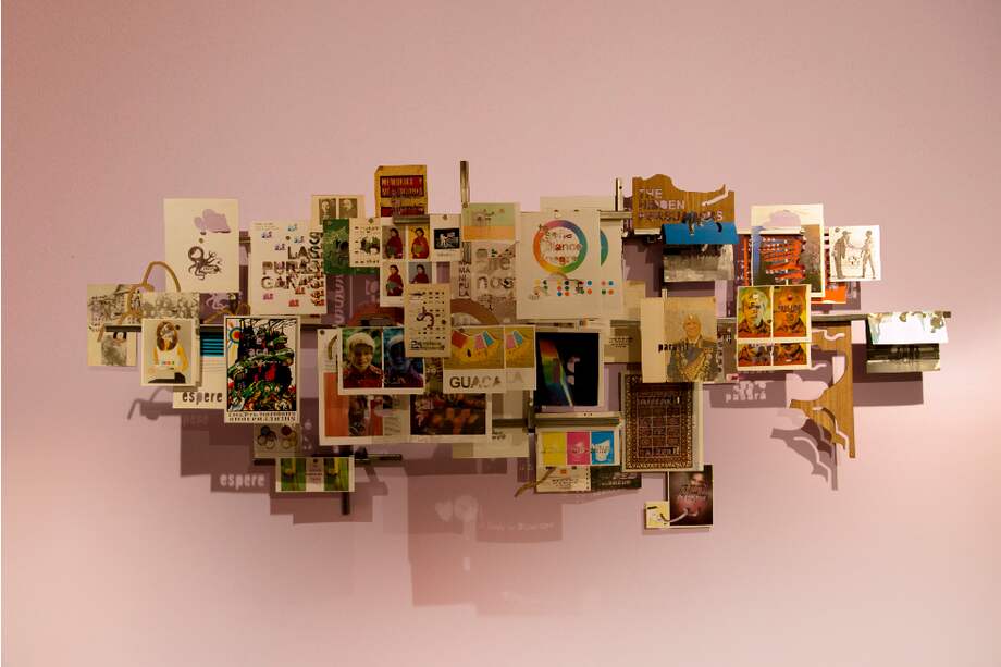 La exposición "Quiero estar contigo" documenta una pluralidad de motivaciones y actitudes, además de que explora la adhesión intelectual o sentimental, la pulsión obsesiva y el simple deseo de poseer que sostiene el acto de coleccionar.