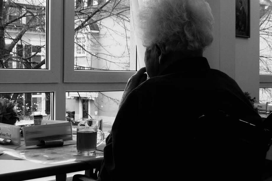 Esta enfermedad se desarrolla comúnmente en personas mayores de 65 años.