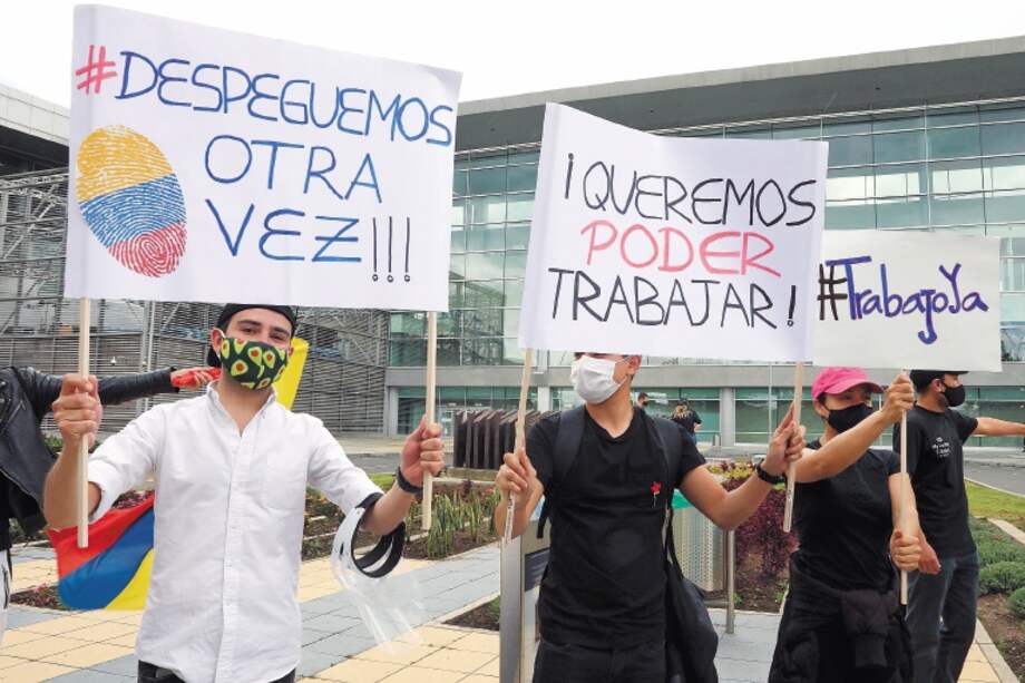 Para reactivar el sector —que provee cerca de 600.000 empleos directos e indirectos en el país—, el Gobierno le apostó a la apertura gradual con vuelos pilotos domésticos, que comenzaron desde el 21 de julio, con la ruta Bucaramanga-Cúcuta.