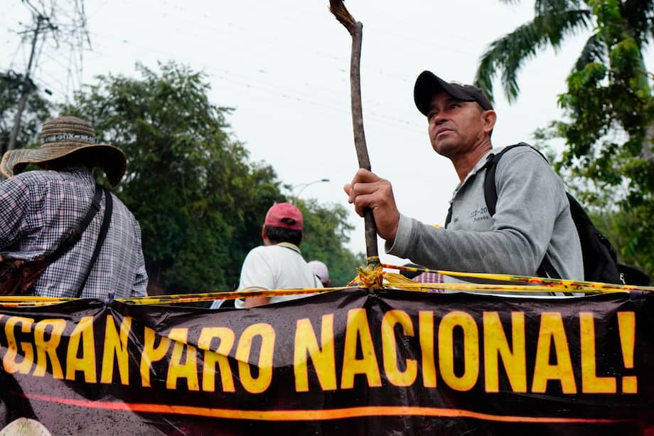 Según Asoleche, la recolección de leche se detuvo en varias rutas, mientras que Fenavi reporta 10 millones de huevos represados y 1.500 toneladas de pollo sin distribución.