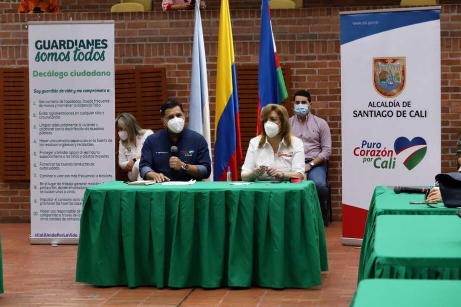 Jorge Iván Ospina junto a la gobernadora Clara Luz Roldán durante el consejo de seguridad de este jueves.