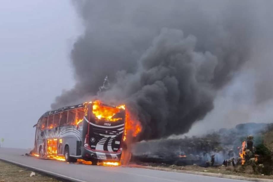 A los pasajeros no se les permitió bajar sus pertenencias.