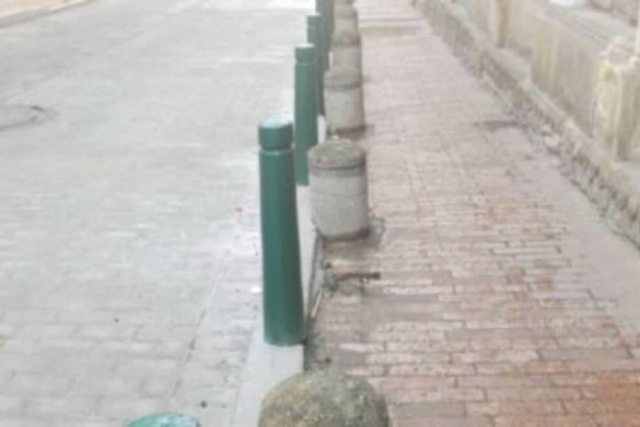 Polémica en Bogotá por bolardos que después de 15 días de instalados fueron removidos