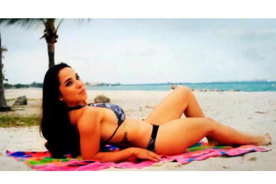 Policías en bikini desatan polémica por reality show