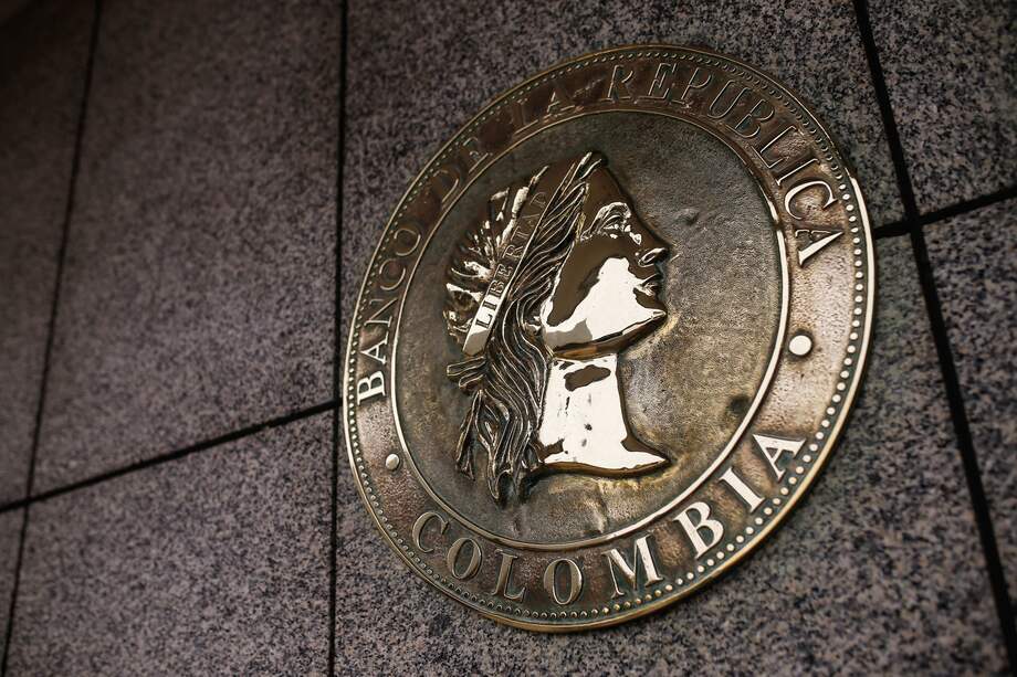 El fallo de la Corte Constitucional sobre el Banco de la República lo pone de presente: es importante poder “retener, al servicio de la nación, unos servidores públicos con altos niveles de formación, experiencia e independencia”. / Foto: Bloomberg