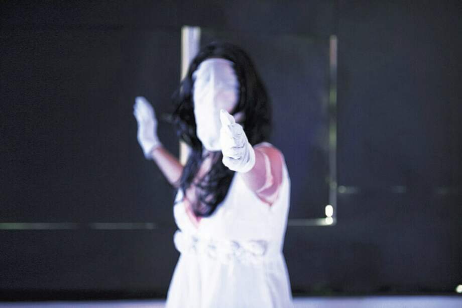 "Solo un momento" transforma la intimidad femenina en un objeto creativo universal. / Cortesía Jorge Velásquez